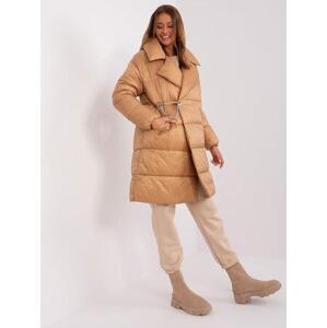 Fashionhunters Camel zimní prošívaná bunda s kapsami Velikost: M