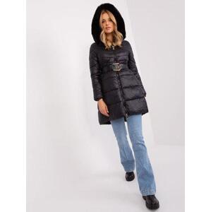 Fashionhunters Černá prošívaná zimní bunda s páskem Velikost: L