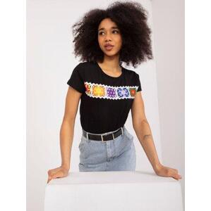 Fashionhunters Černé tričko s barevnou výšivkou BASIC FEEL GOOD Velikost: L / XL