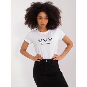 Fashionhunters Bílé dámské tričko s aplikací BASIC FEEL GOOD Velikost: S/M