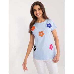 Fashionhunters Světle modré tričko s nášivkami BASIC FEEL GOOD Velikost: L / XL