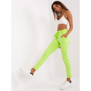 Fashionhunters Limetkové basic kalhoty s elastickým pasem Aprilia Velikost: L