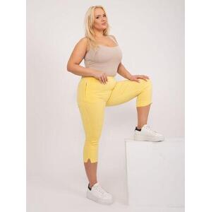 Fashionhunters Světle žluté vypasované kalhoty 3/4 velikosti plus. Velikost: 44